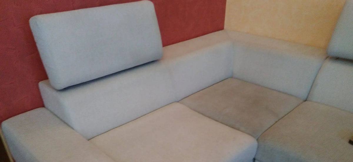 Pranie kanapy materiałowej