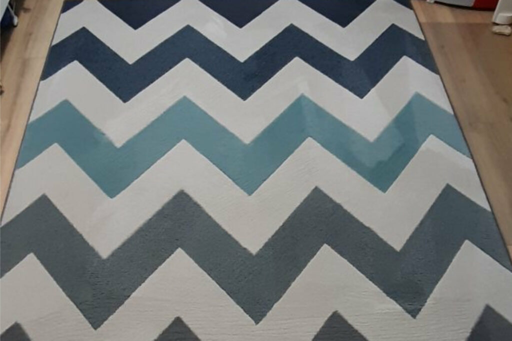 Świeży dywan po czyszczeniu