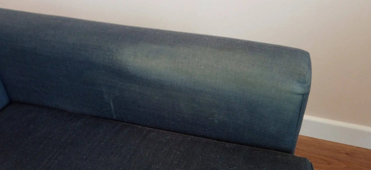 Usługa czyszczenia kanapy z zabrudzeń